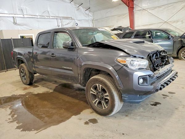 2017 TOYOTA TACOMA — Passenger 3/4