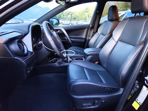 2017 TOYOTA RAV4 SE — DENT
