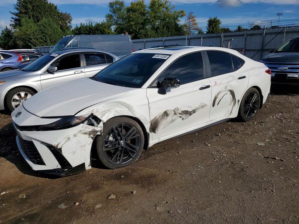2026 TOYOTA CAMRY — Front 3/4