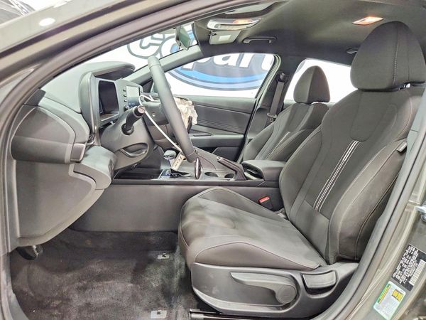 2026 HYUNDAI ELANTRA — DENT