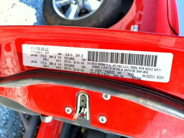 2017 RAM 1500 SLT — VINS