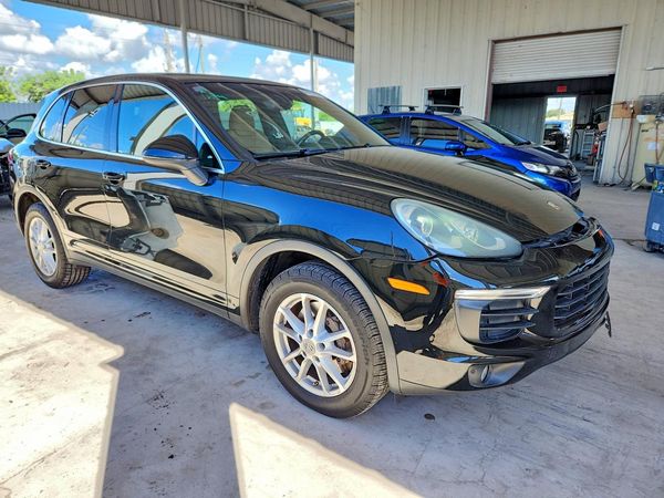 2016 PORSCHE CAYENNE — Passenger 3/4