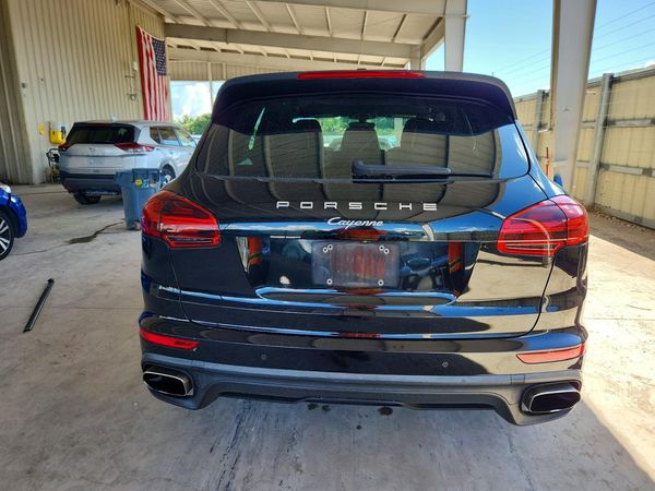 2016 PORSCHE CAYENNE — DIRR