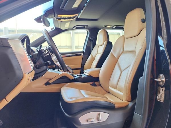 2016 PORSCHE CAYENNE — DENT