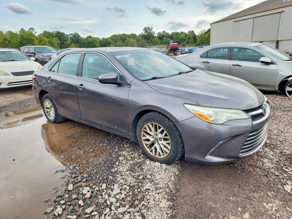 2016 TOYOTA CAMRY — Passenger 3/4
