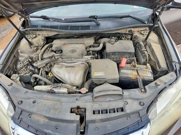 2016 TOYOTA CAMRY — Engine bay