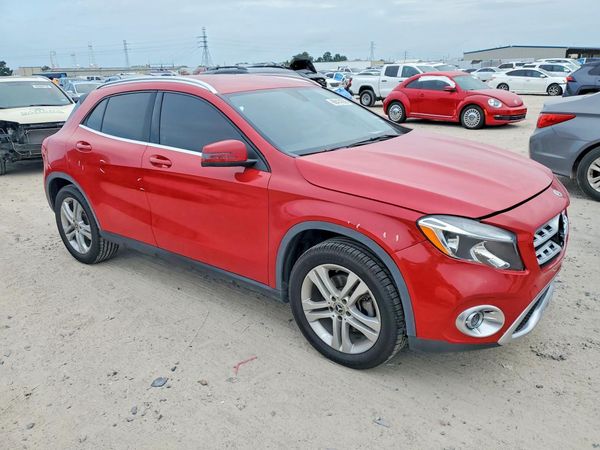 2019 MERCEDES-BENZ GLA — Passenger 3/4