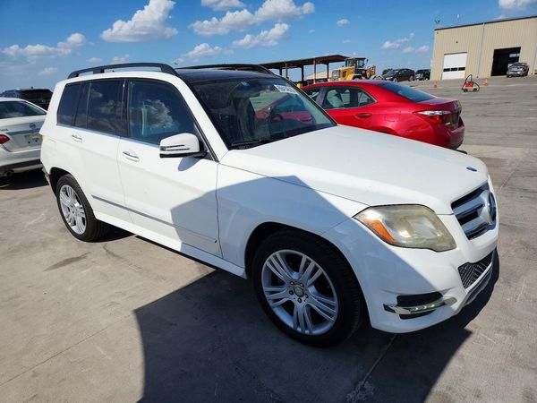 2015 MERCEDES-BENZ GLK — Passenger 3/4