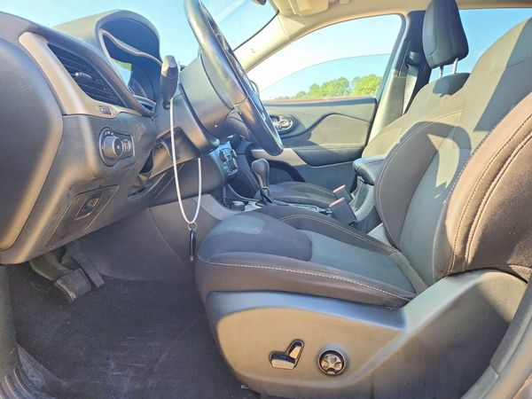 2017 JEEP CHEROKEE — DENT