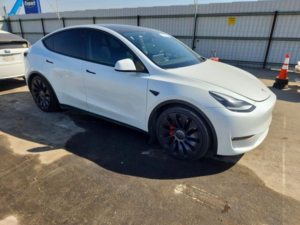 2022 TESLA MODEL Y — Passenger 3/4