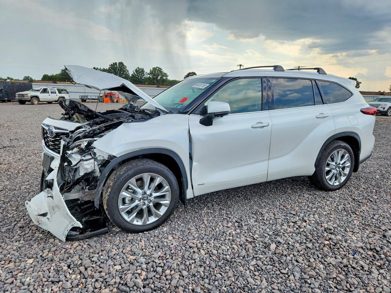 2023 TOYOTA HIGHLANDER Limited — Front 3/4