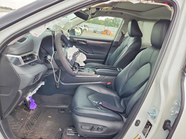 2023 TOYOTA HIGHLANDER Limited — DENT