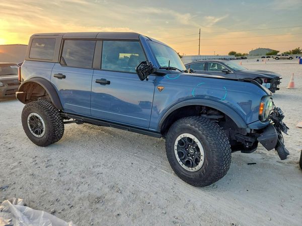 2023 FORD BRONCO — Passenger 3/4