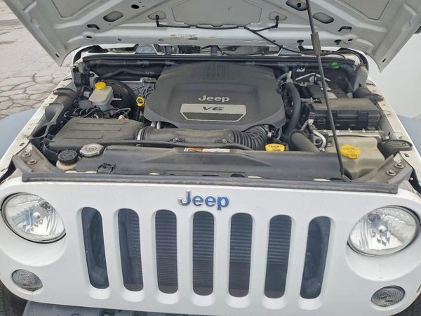2015 JEEP WRANGLER UNLIMITED Sport — Engine bay