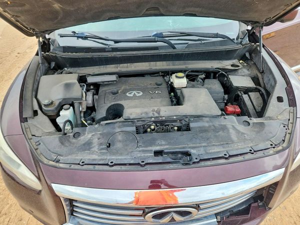 2015 INFINITI QX60 — Engine bay
