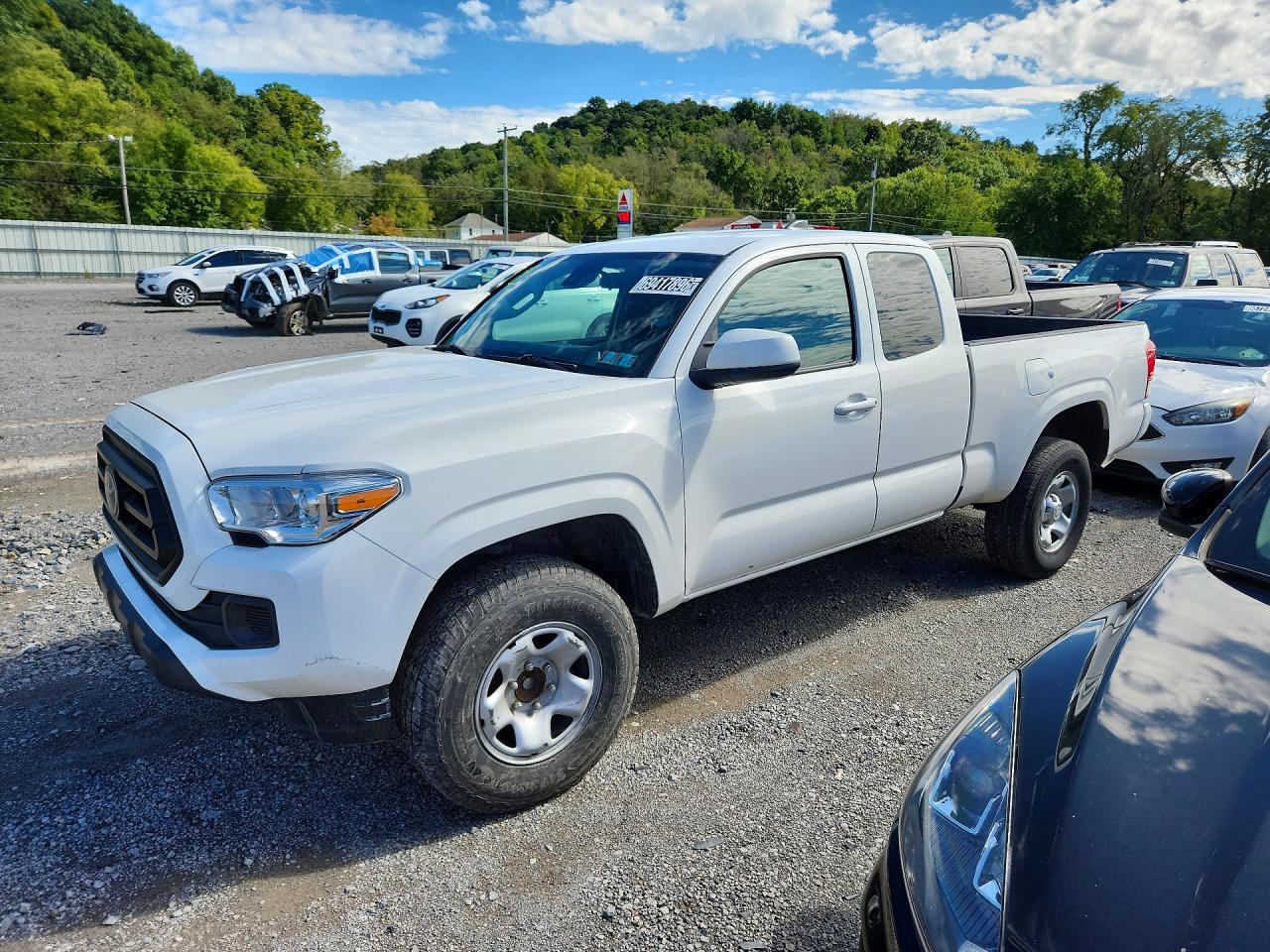 2023 TOYOTA TACOMA SR5 — Front 3/4