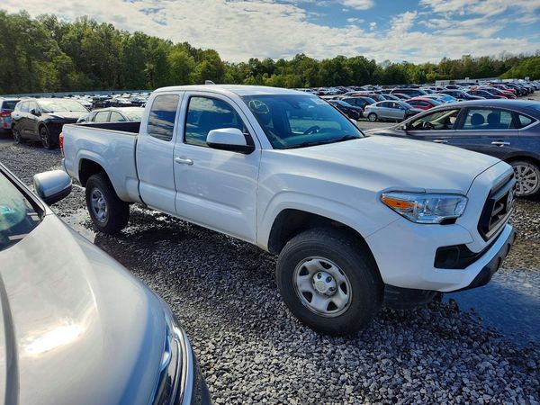 2023 TOYOTA TACOMA SR5 — Passenger 3/4