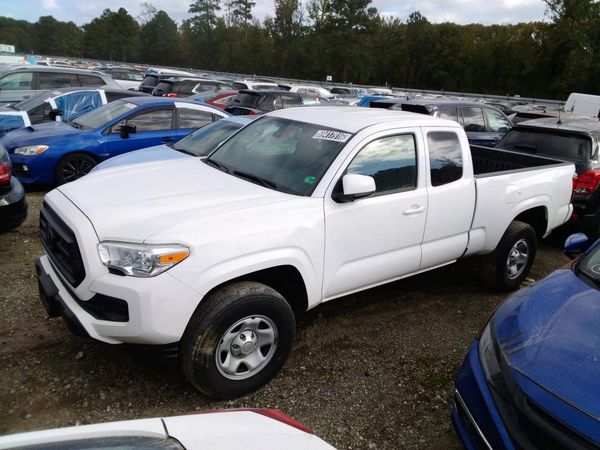 2023 TOYOTA TACOMA SR5 — Front 3/4