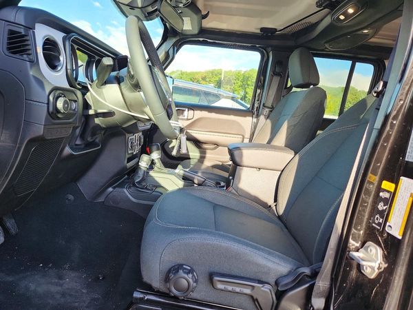 2026 JEEP WRANGLER Sahara — DENT