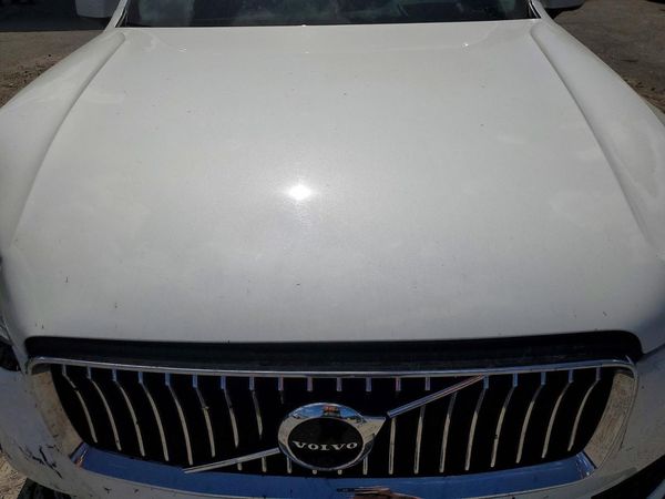 2022 VOLVO XC90 Momentum (excl S60) — Engine bay