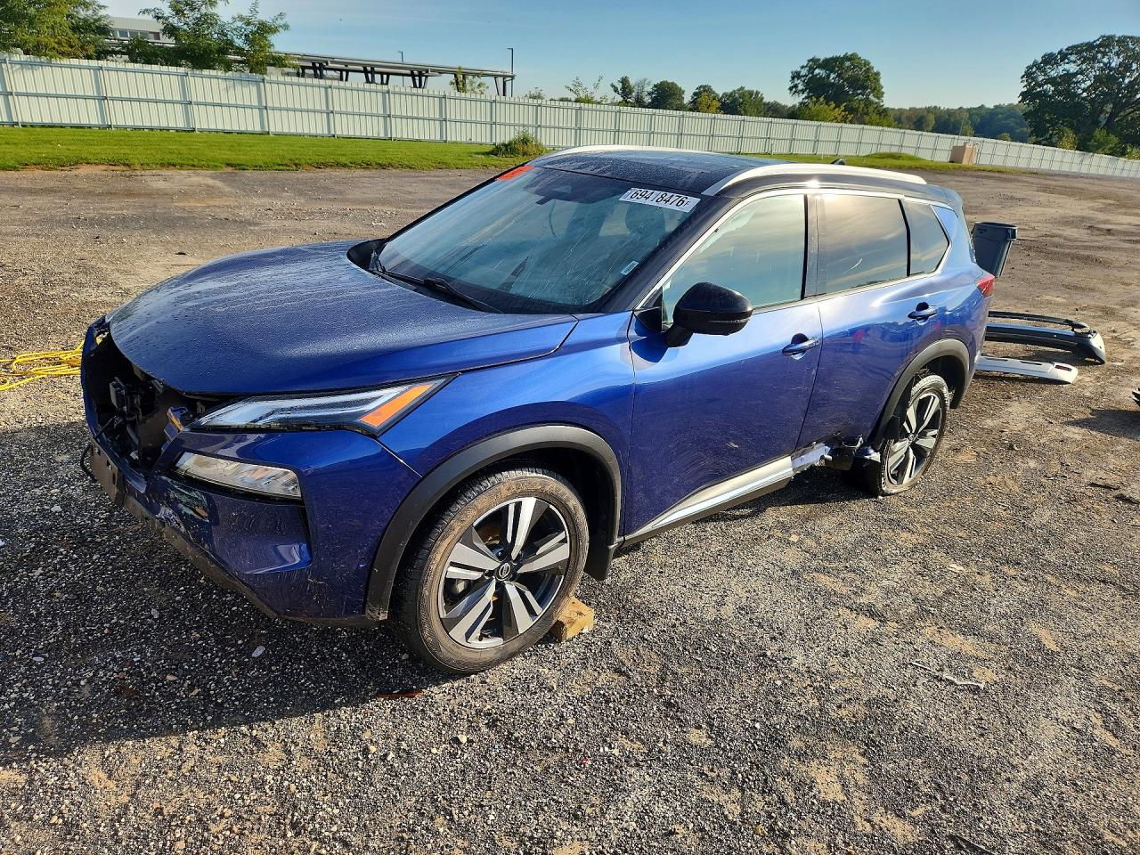 2021 NISSAN ROGUE PLATINUM — Front 3/4