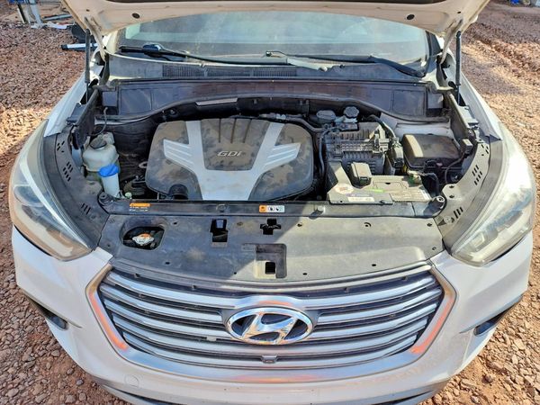 2018 HYUNDAI SANTA FE — Engine bay
