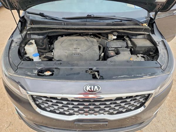2021 KIA SEDONA — Engine bay