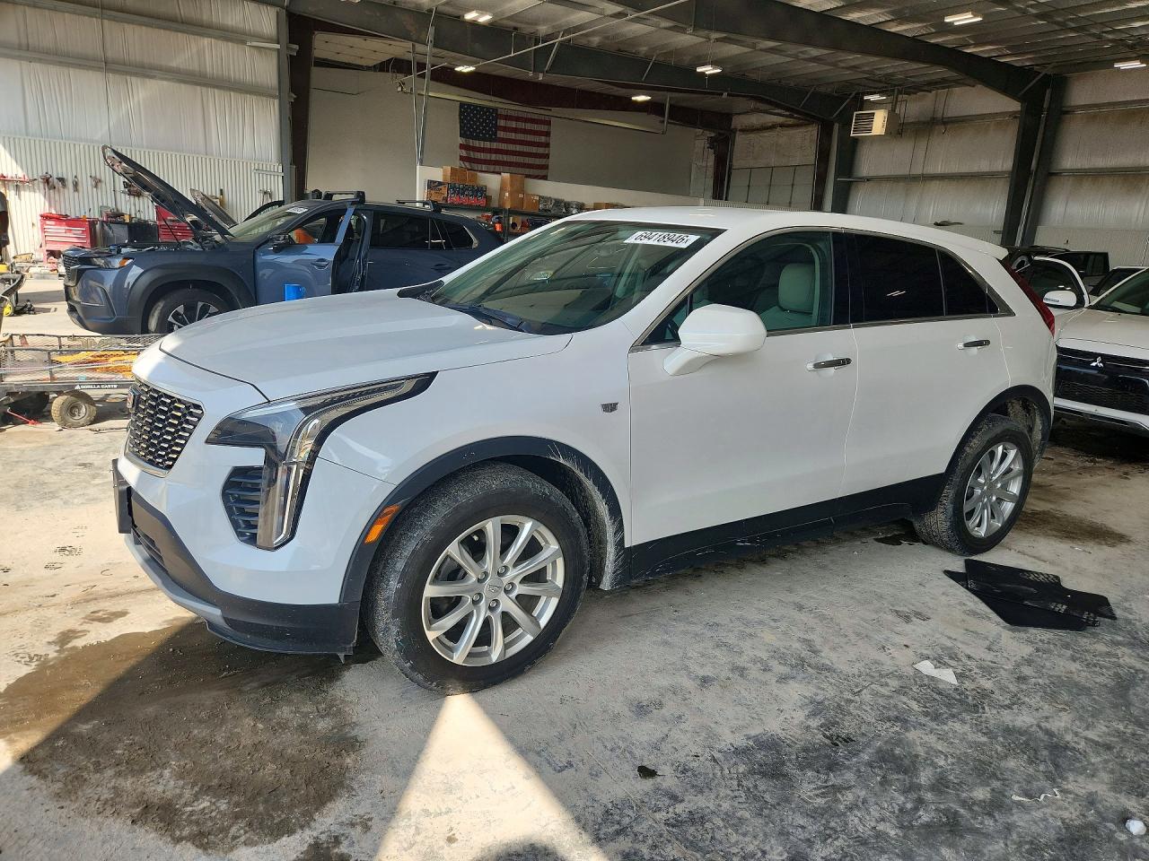 2019 CADILLAC XT4 Luxury — Front 3/4