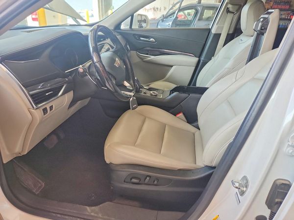 2019 CADILLAC XT4 Luxury — DENT