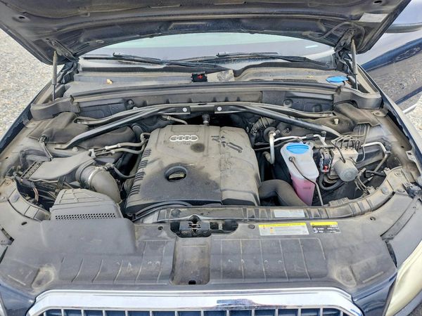 2014 AUDI Q5 Premium Plus — Engine bay