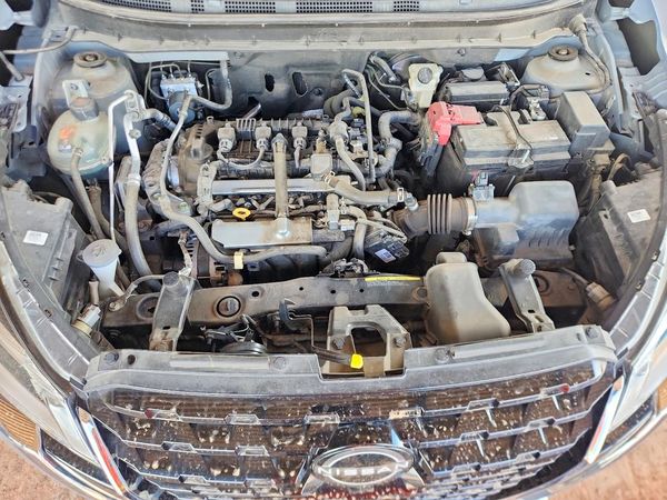 2022 NISSAN KICKS — Engine bay