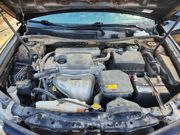 2012 TOYOTA CAMRY — Engine bay