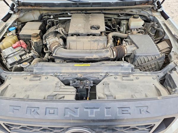 2022 NISSAN FRONTIER — Engine bay