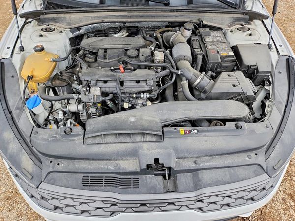2022 KIA K5 — Engine bay