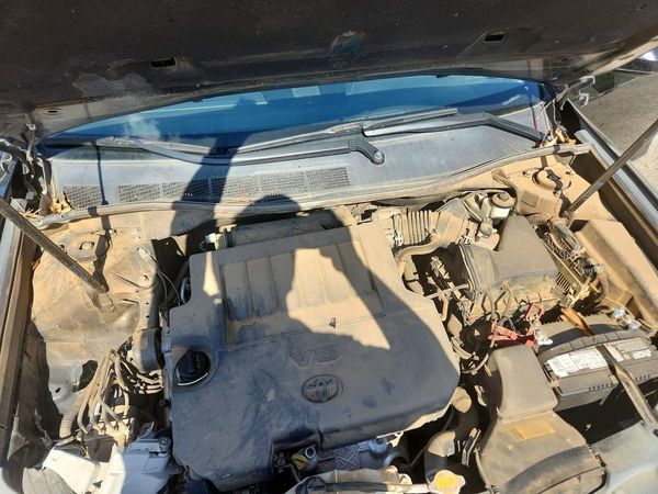 2012 TOYOTA CAMRY — Engine bay