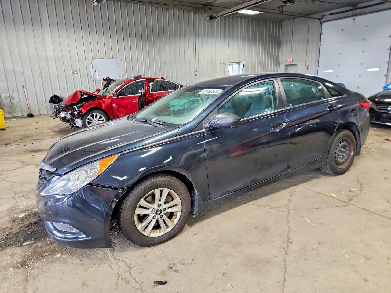 2013 HYUNDAI SONATA GLS/ GLS Popular — Front 3/4