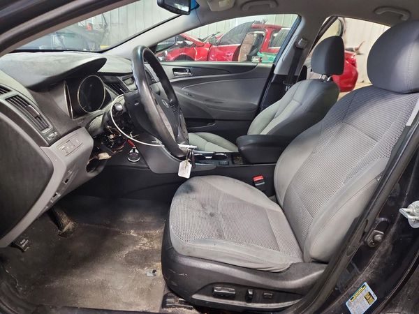 2013 HYUNDAI SONATA GLS/ GLS Popular — DENT