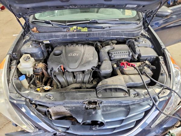 2013 HYUNDAI SONATA GLS/ GLS Popular — Engine bay