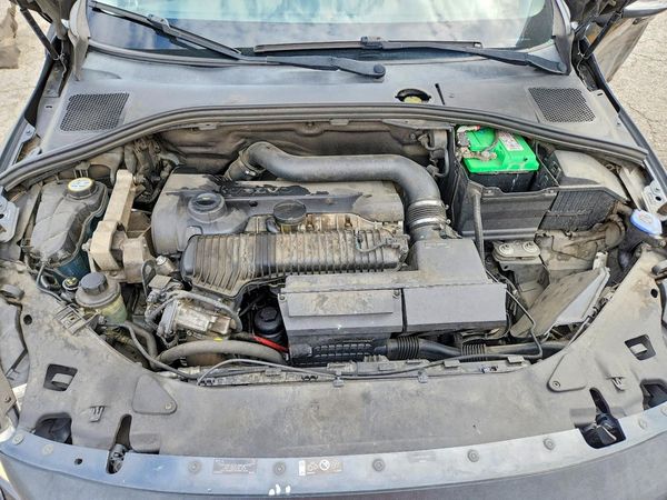 2013 VOLVO S60 — Engine bay
