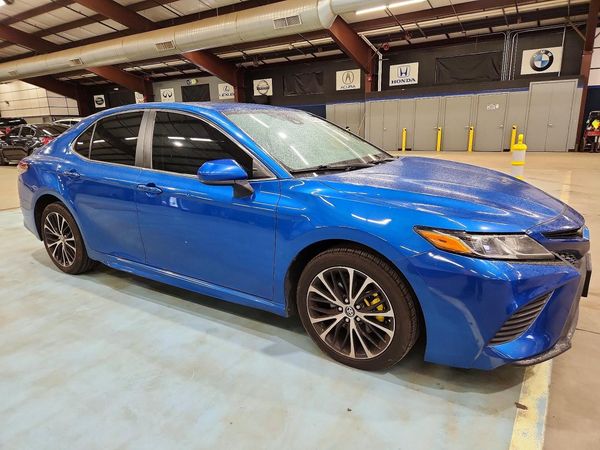 2019 TOYOTA CAMRY L/LE/SE/XLE — Passenger 3/4
