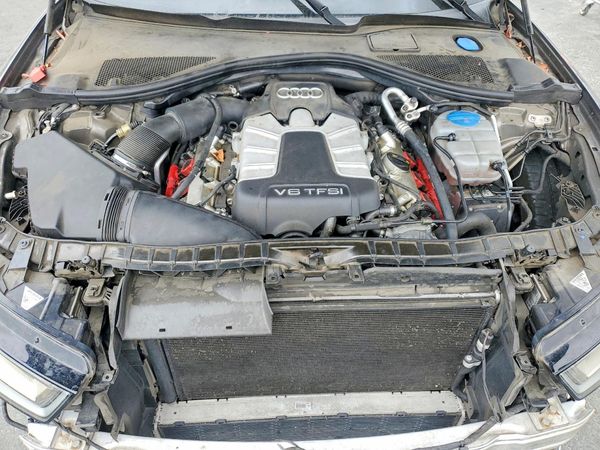 2014 AUDI A6 — Engine bay