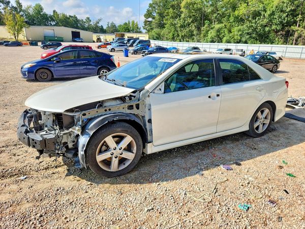2014 TOYOTA CAMRY — DSFA — Front 3/4
