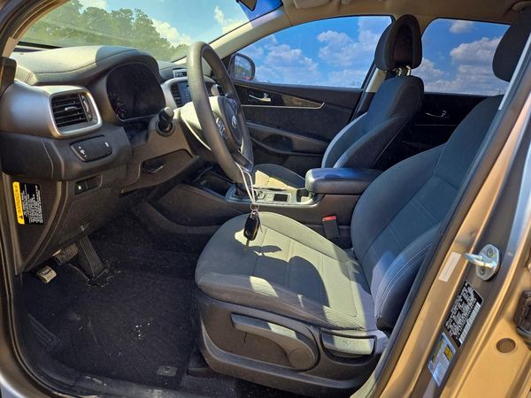 2017 KIA SORENTO L, LX — DENT