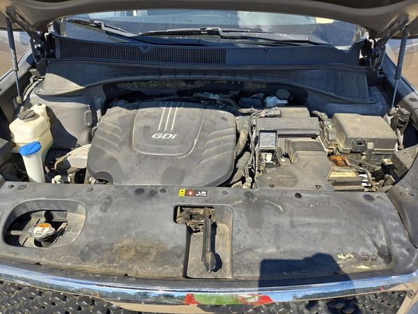 2017 KIA SORENTO L, LX — Engine bay