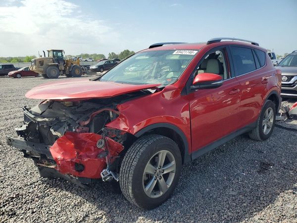 2015 TOYOTA RAV4 — Front 3/4
