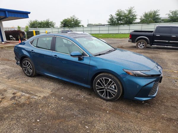 2026 TOYOTA CAMRY — Passenger 3/4