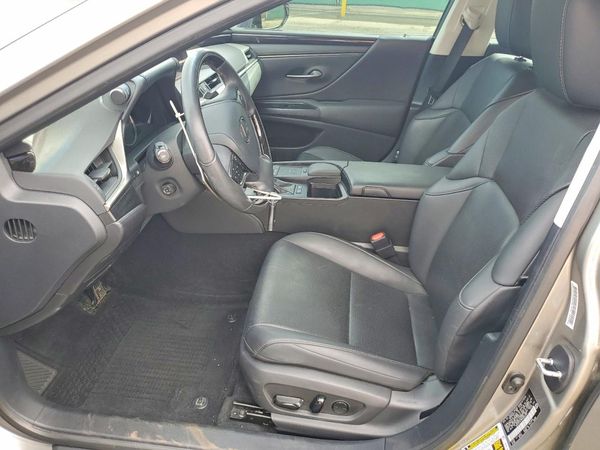 2021 LEXUS ES 300h Premium