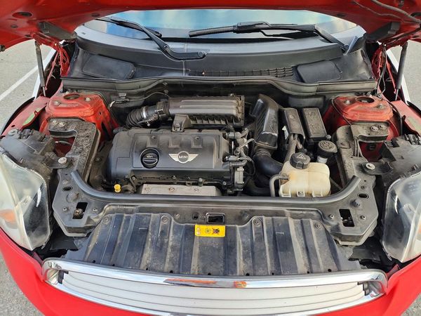 2013 MINI COOPER — Engine bay