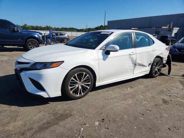 2020 TOYOTA CAMRY — Front 3/4