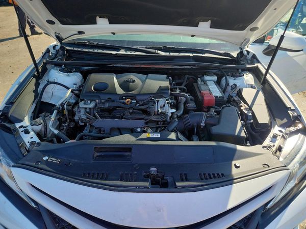 2020 TOYOTA CAMRY — Engine bay